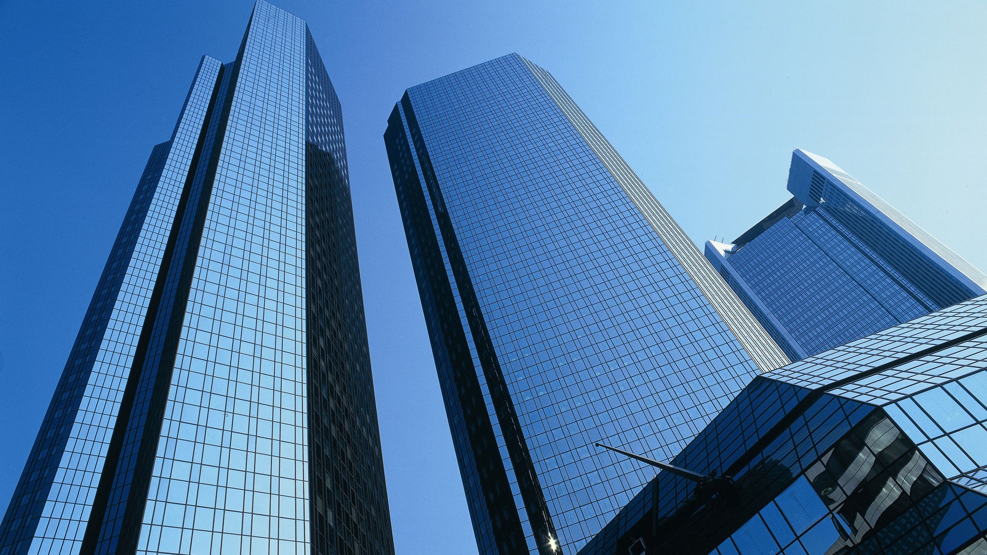 cl-portada-edificios-ventanales