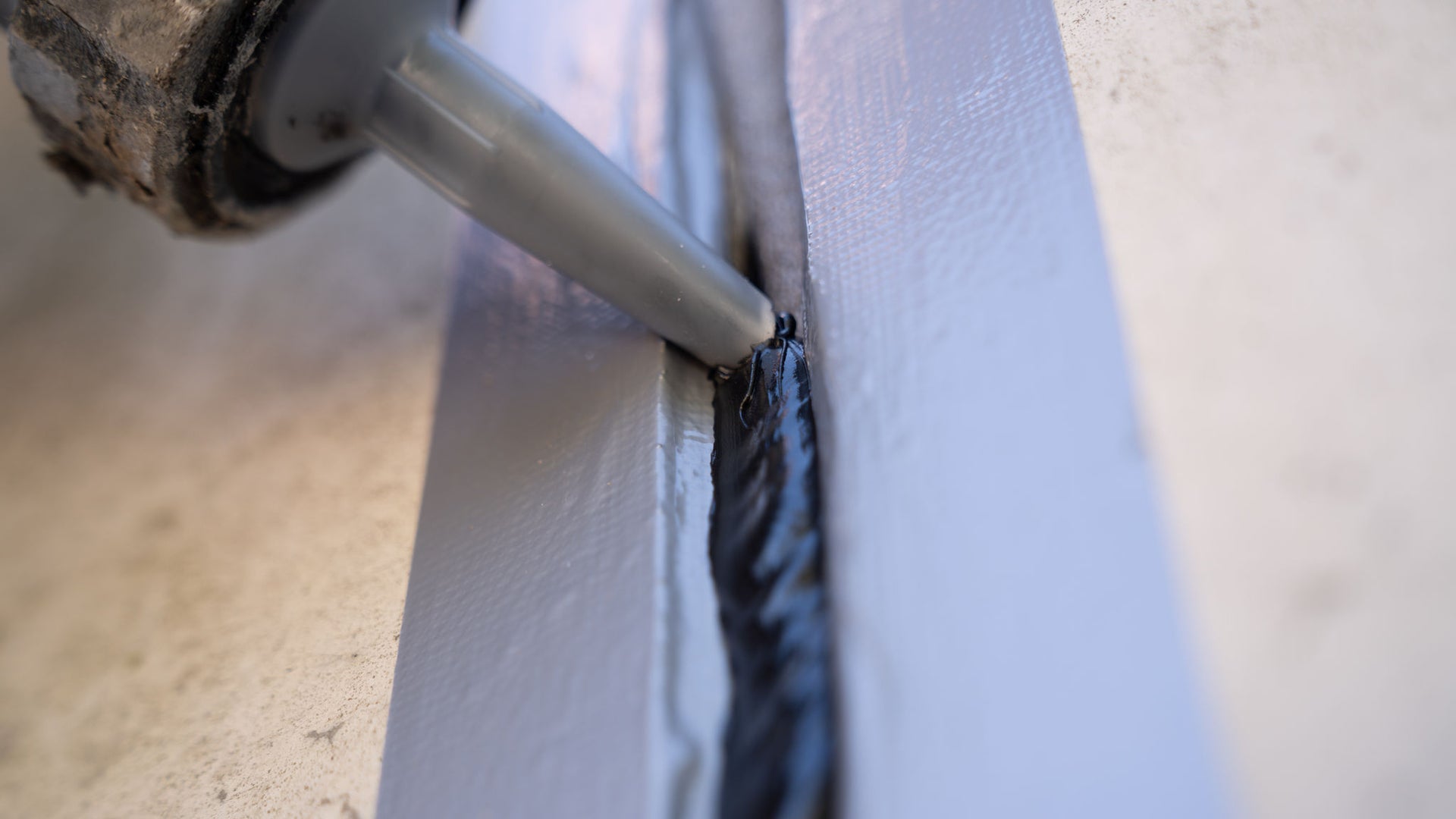 SIkaflex-403 Tank&Silo close-up application sealant