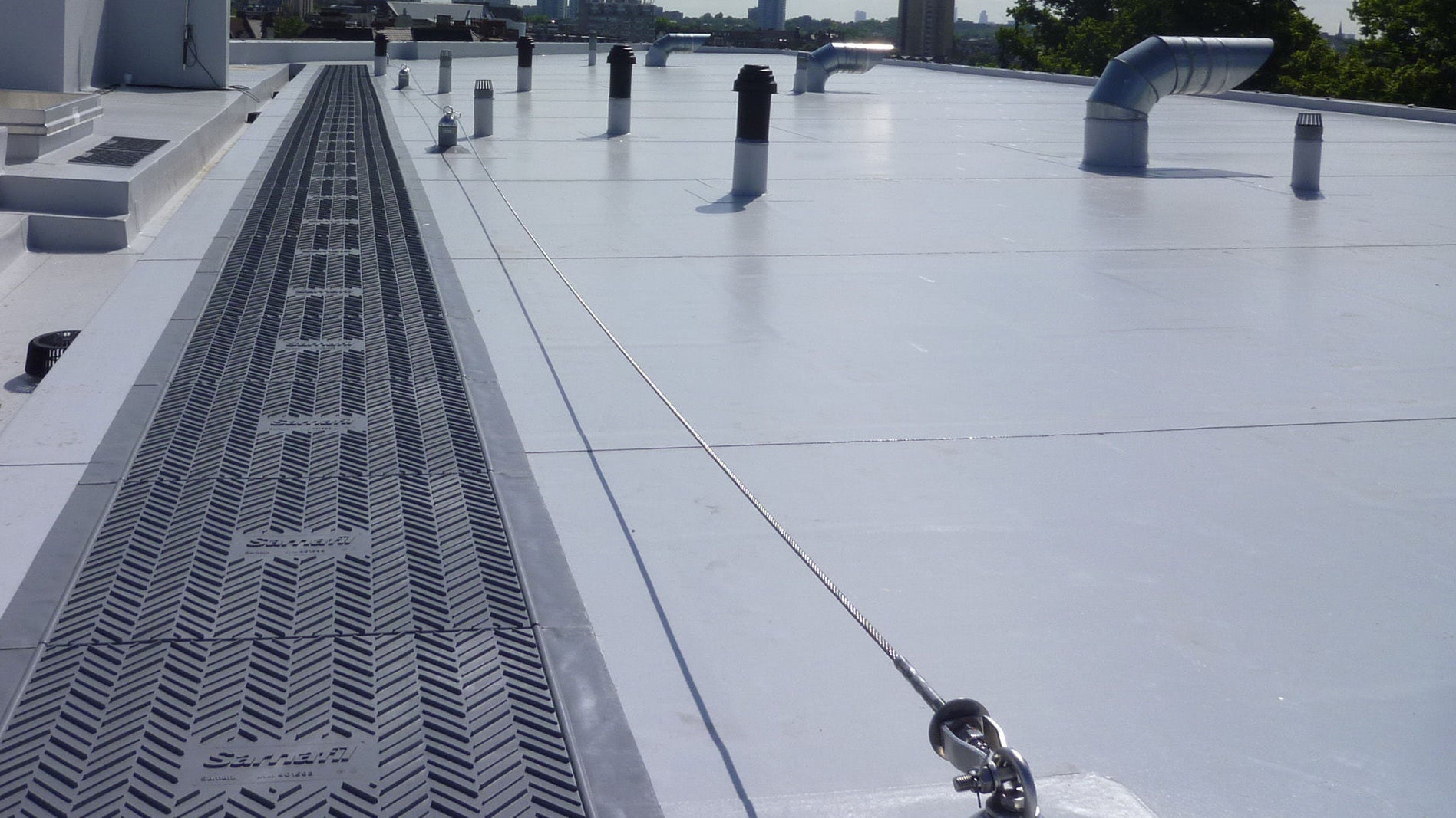 Industrial flat rooftop with safety line system