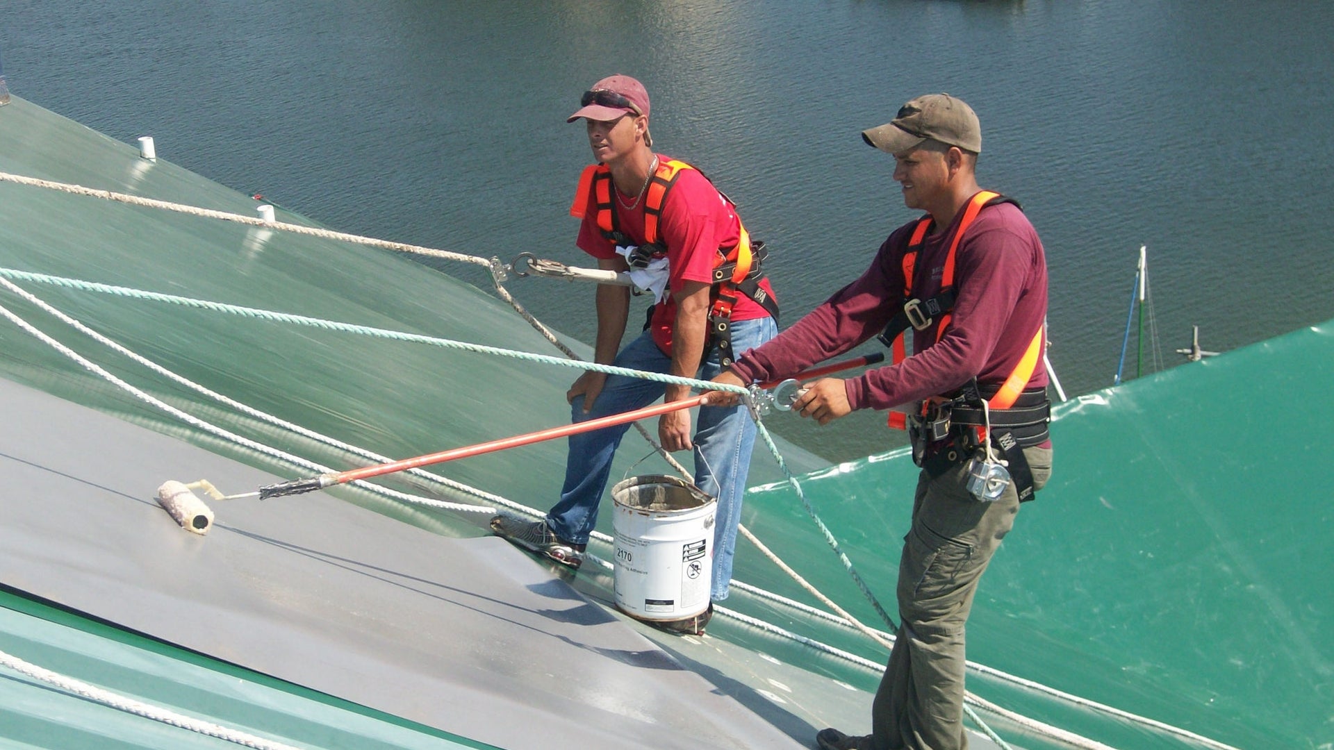 Applicators installing Sarnafil Self-Adhered Feltback