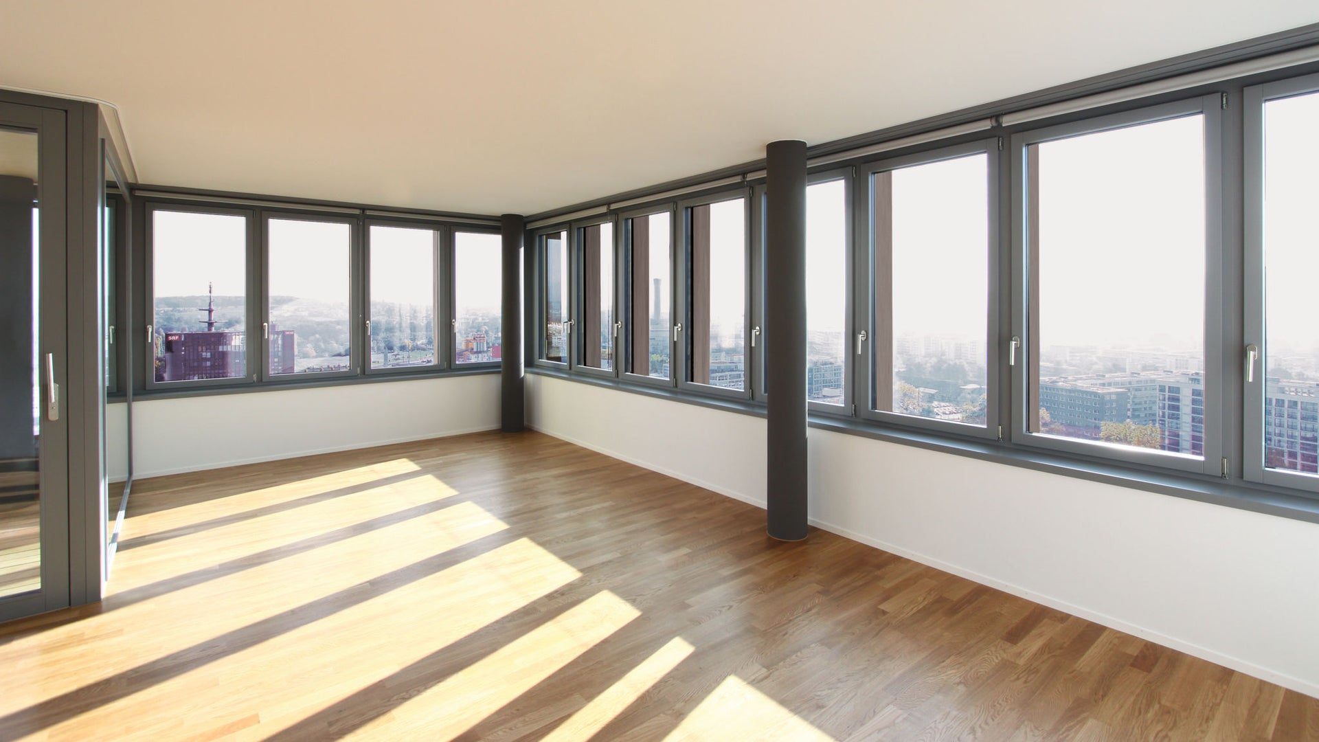 Appartement windows, city view