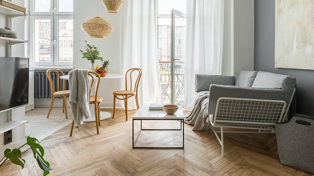 Wohnzimmer mit Parkettboden