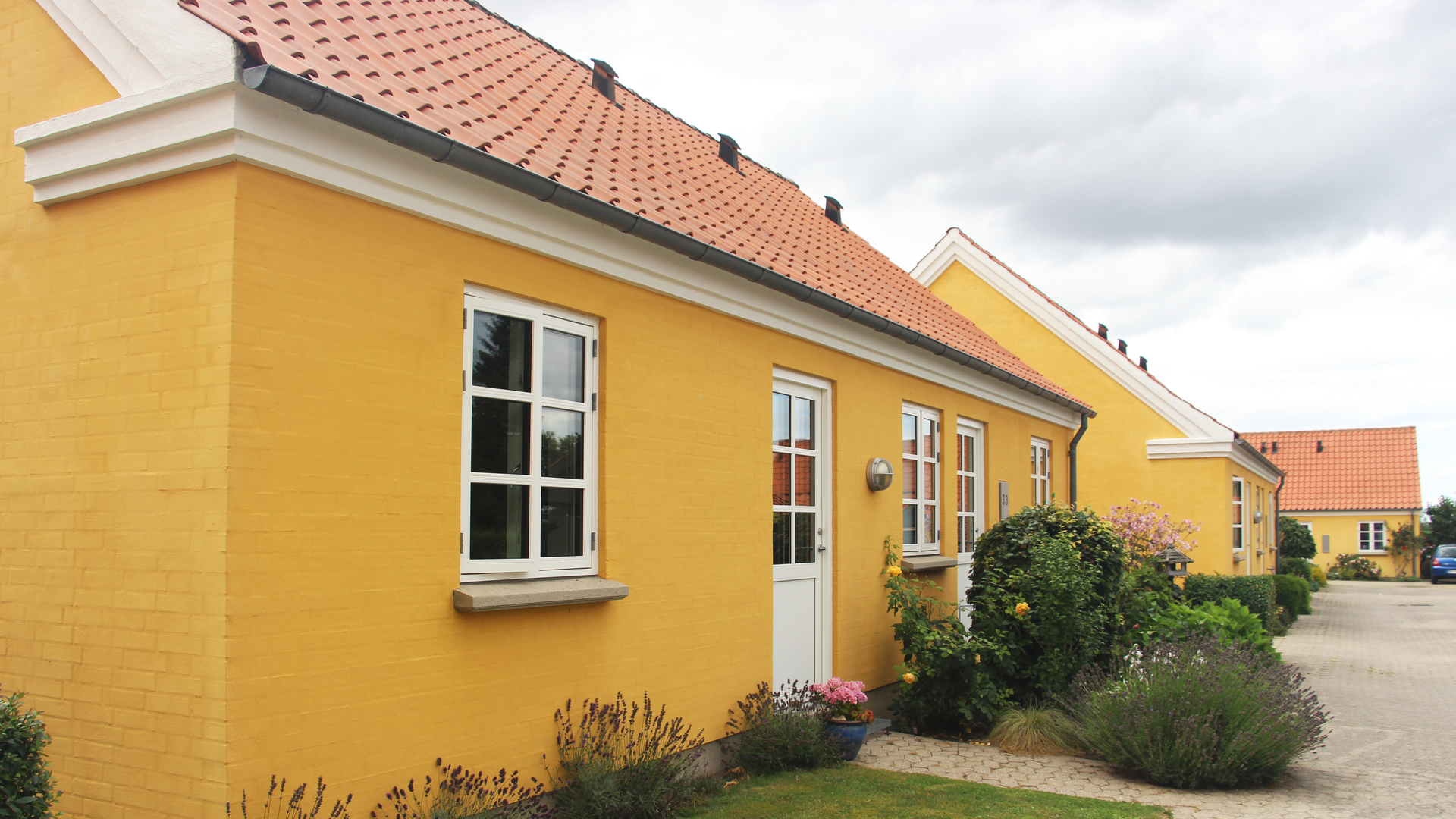 Facade i farven skagengul