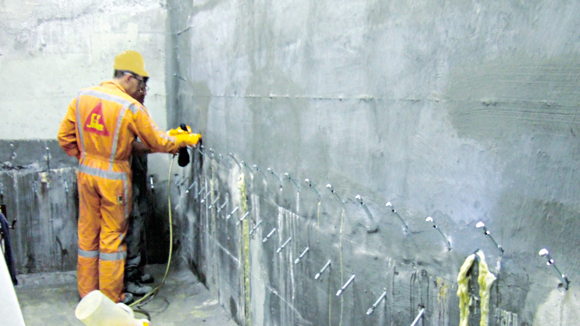 applying waterproofing technique to wall