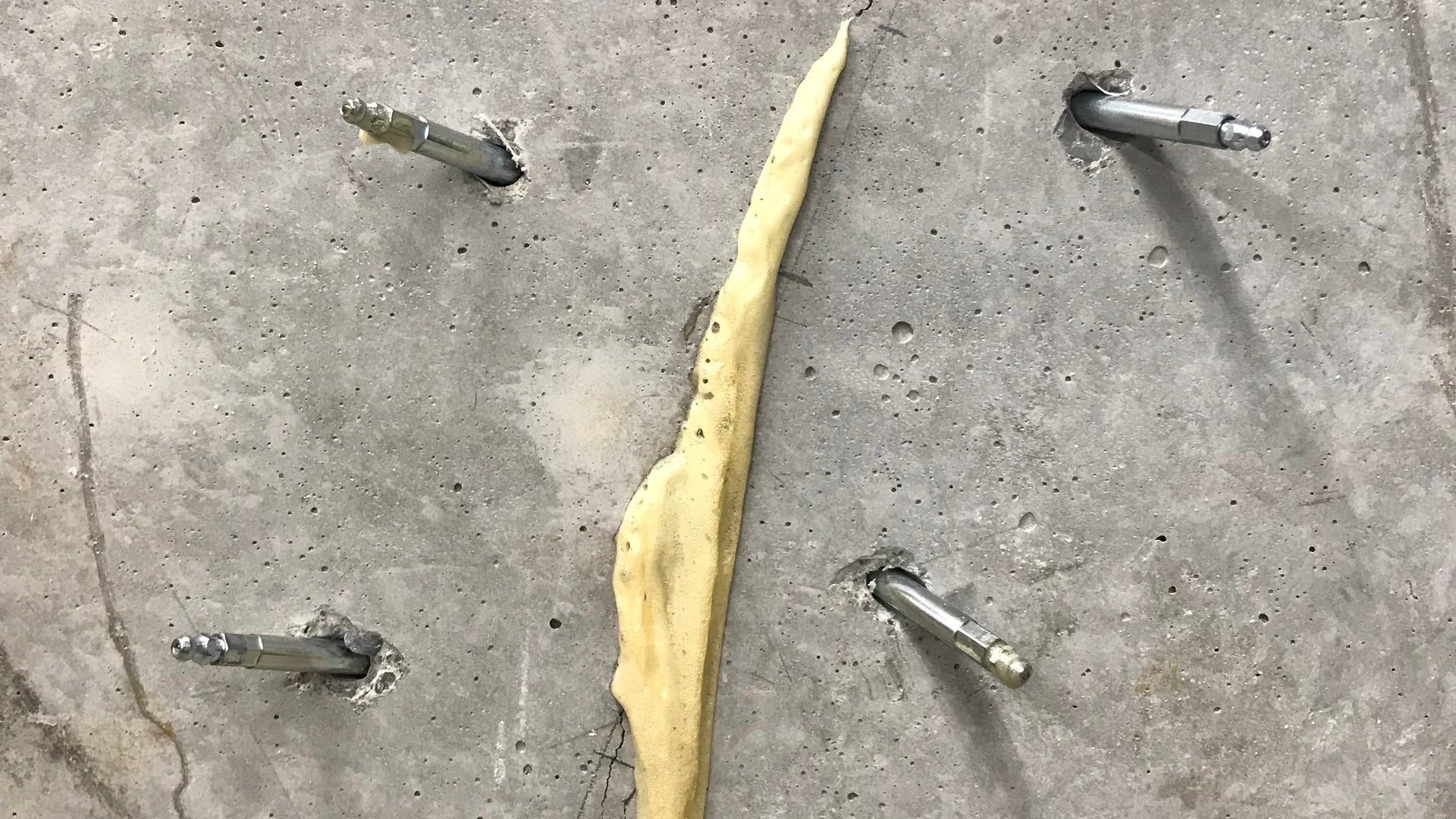 Injection in concrete
