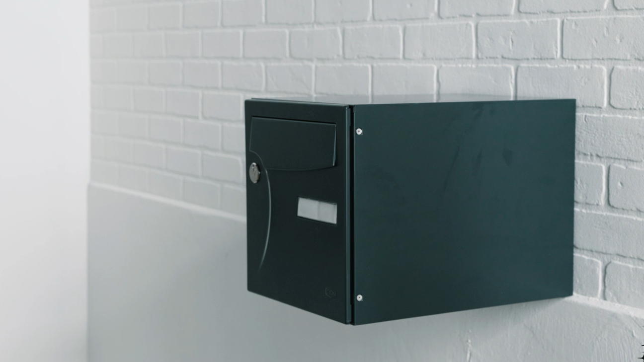 Coller une boîte aux lettres