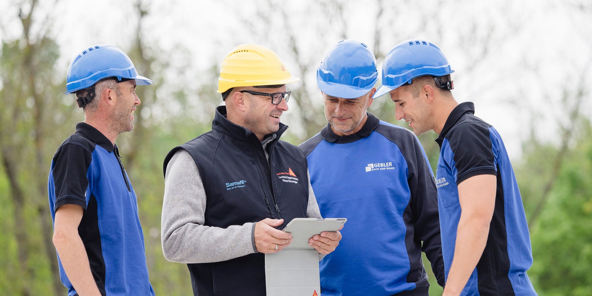 Ein Baustellenbesuch mit der Sika Roofing Anwendungstechnik und einem Kunden