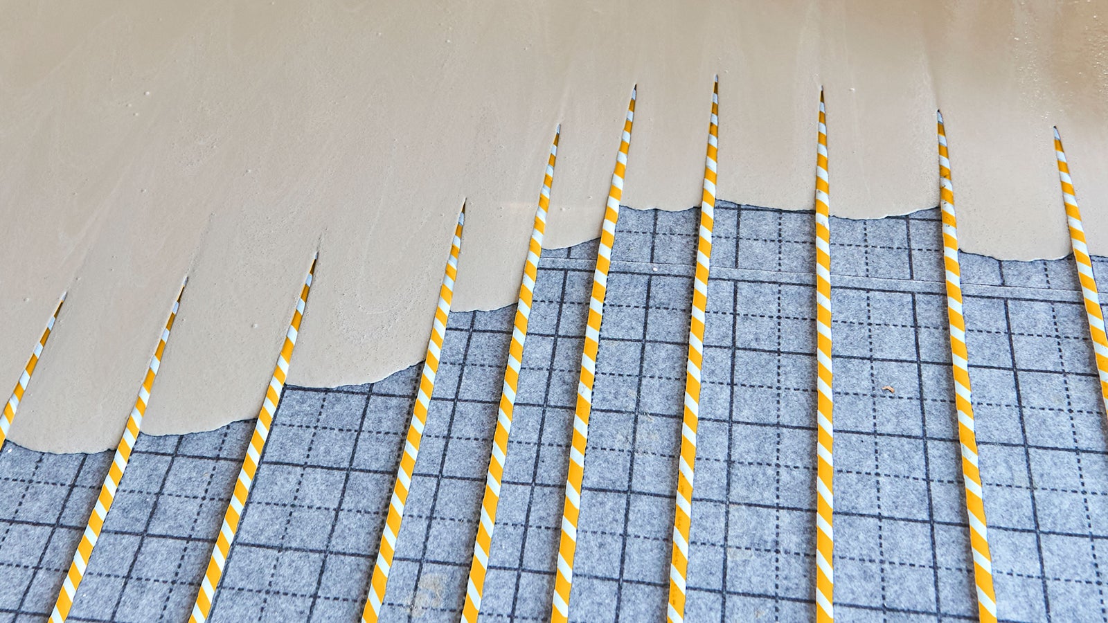 Underfloor heating installation with wood flooring