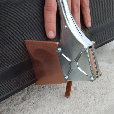 Axe-shaped welding tool