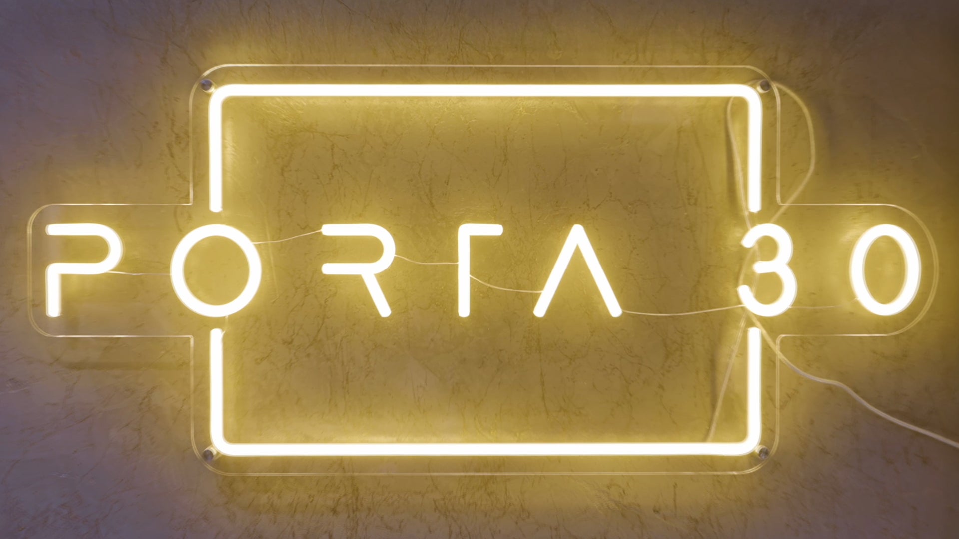 Neon sign with Porta 30 text