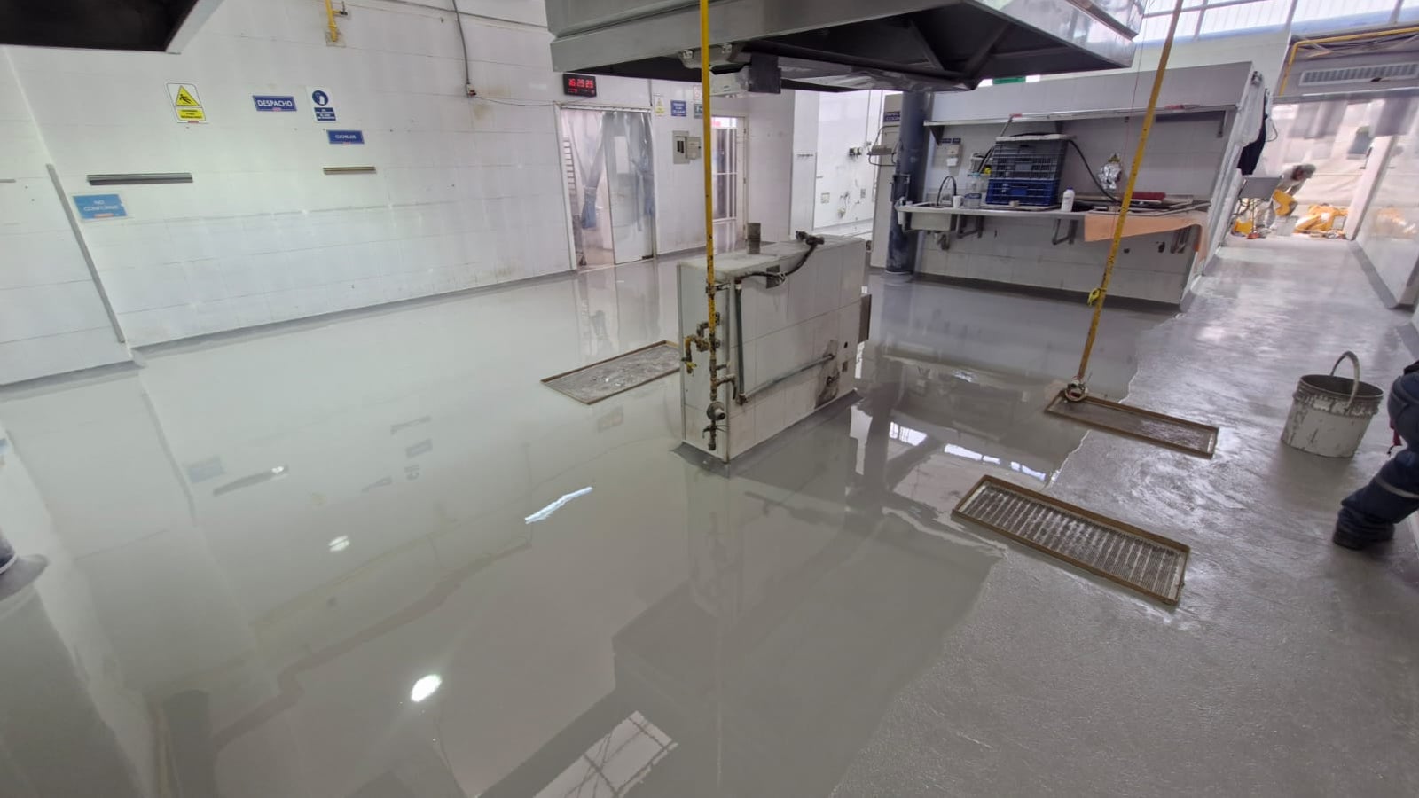 Industrial facility with flooded reflective floor