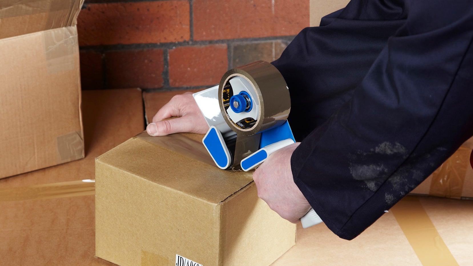 ukd_sika_502_packaging_tape_application_header