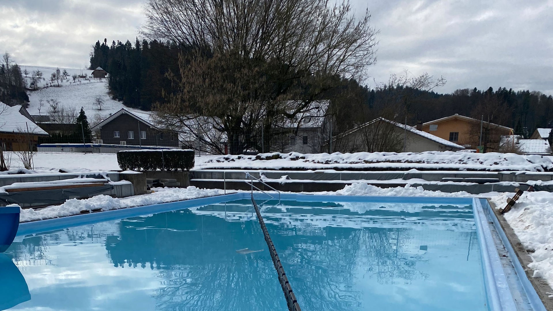 Auskleidung von Schwimmbecken mit Folie