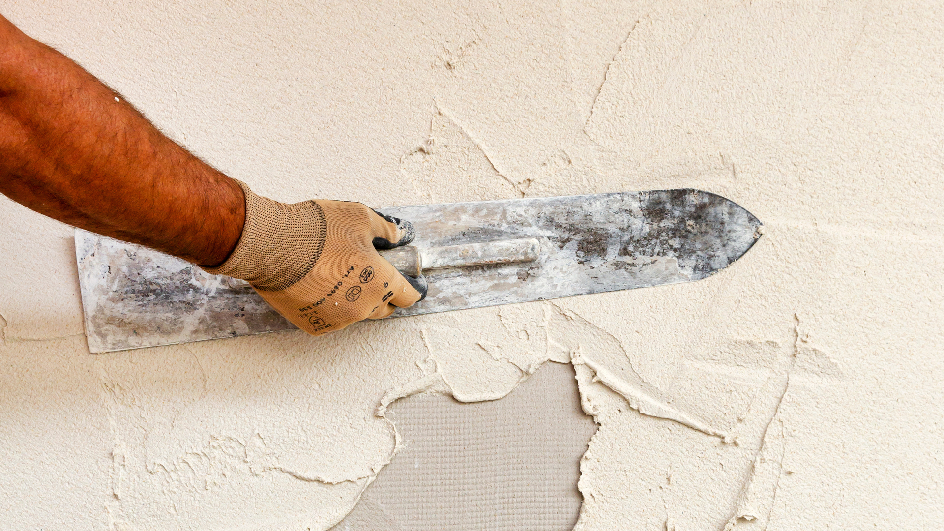 hand applying mortar