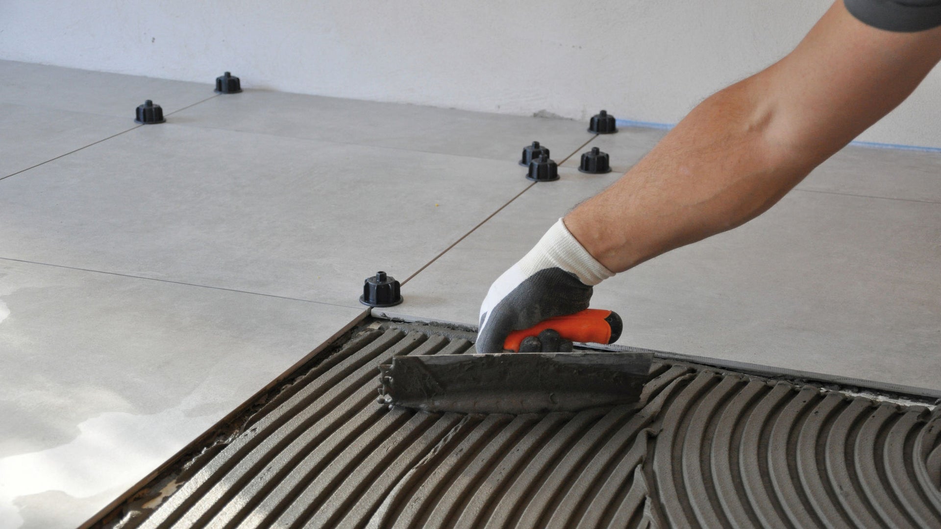 Application floor leveling compound