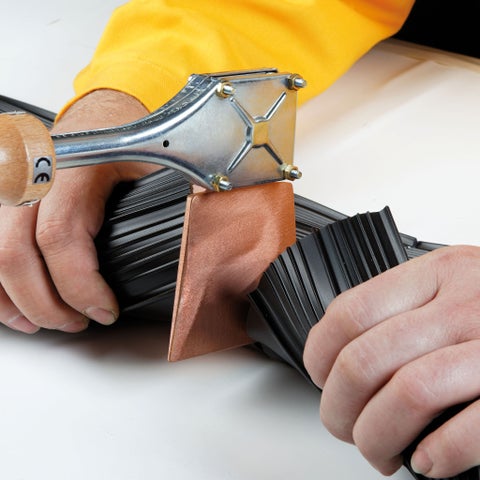 Axe-shaped welding tool